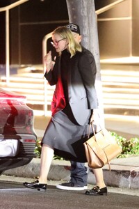 cameron-diaz-and-nd-benji-madden-out-with-sheryl-berkoff-and-rob-lowe-on-a-double-dinner-date-in-beverly-hills-10-12-2023-4.jpg