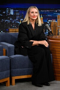 cameron-diaz-at-tonight-show-starring-jimmy-fallon-in-new-york-10-25-2023-1.jpg