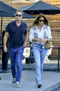 cindy-crawford-and-rande-gerber-at-maxfield-in-west-hollywood-10-11-2023-7.jpg