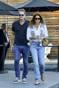 cindy-crawford-and-rande-gerber-at-maxfield-in-west-hollywood-10-11-2023-9.jpg