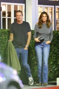 cindy-crawford-and-rande-gerber-leaves-lucky-s-restaurant-in-malibu-10-27-2023-6.jpg