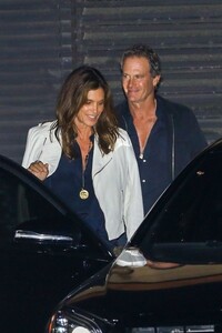 cindy-crawford-and-rande-gerber-leaves-nobu-in-malibu-10-14-2023-2.jpg