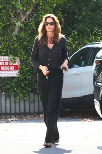 cindy-crawford-arrives-at-an-office-in-malibu-10-25-2023-2.jpg