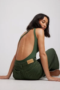 contrast_seam_open_back_body_1777-000010-07591133.thumb.webp.fdcf9b1e9490c35e58e182f7f228f76e.webp