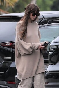 dakota-johnson-leaves-a-market-in-malibu-09-17-2023-2.jpg