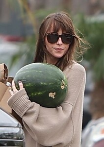 dakota-johnson-leaves-a-market-in-malibu-09-17-2023-4.jpg