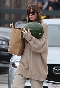 dakota-johnson-leaves-a-market-in-malibu-09-17-2023-5.jpg