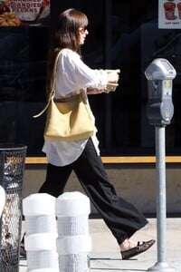 dakota-johnson-out-for-coffee-in-los-angeles-10-22-2023-3.jpg