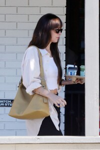 dakota-johnson-out-for-coffee-in-los-angeles-10-22-2023-5.jpg