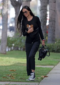 demi-moore-out-with-her-dog-pilaf-in-los-angeles-10-09-2023-2.jpg