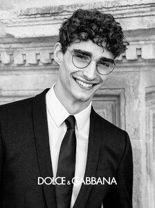 dolce-and-gabbana-summer-2020-man-eyewear-advertising-campaign-26.thumb.jpg.523bec4e5ebcadbc577ba3d47d7ef5cf.jpg