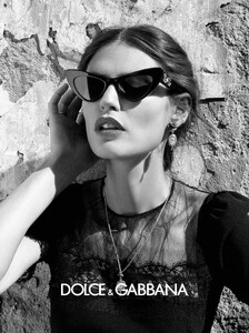 dolce-and-gabbana-summer-2020-woman-eyewear-advertising-campaign-29.thumb.jpg.09d14ee5c50678665b7a2aabf217ea13.jpg