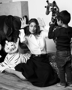 doutzen-kroes-sunnery-james-by-paul-bellaart-for-vogue-netherlands-march-2015-18.thumb.jpg.ee3fd8a17cd2282a7aabf84220b1c912.jpg