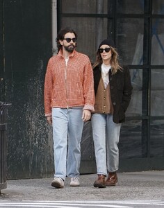 elizabeth-olsen-and-robbie-arnet-out-and-about-in-new-york-10-22-2023-2.jpg