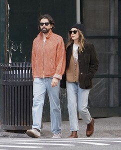 elizabeth-olsen-and-robbie-arnet-out-and-about-in-new-york-10-22-2023-6.jpg