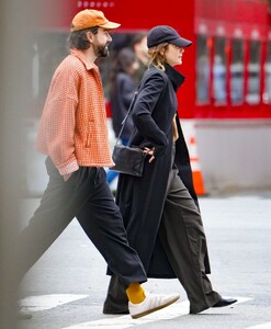 elizabeth-olsen-and-robbie-arnett-out-in-new-york-10-19-2023-2.jpg