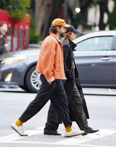 elizabeth-olsen-and-robbie-arnett-out-in-new-york-10-19-2023-5.jpg