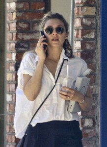 elizabeth-olsen-leaves-a-bookstore-in-studio-city-07-20-2023-6.jpg