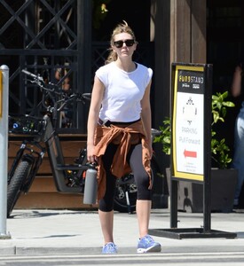 elizabeth-olsen-leaves-a-gym-in-studio-city-06-28-2023-6.jpg