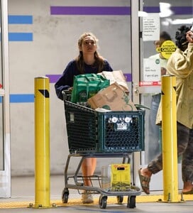 elizabeth-olsen-out-shopping-at-whole-foods-in-los-angeles-06-29-2023-1.jpg