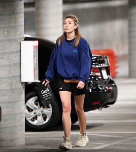 elizabeth-olsen-out-shopping-at-whole-foods-in-los-angeles-06-29-2023-2.jpg