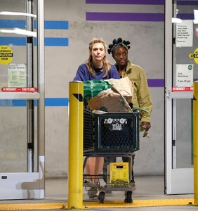 elizabeth-olsen-out-shopping-at-whole-foods-in-los-angeles-06-29-2023-3.jpg