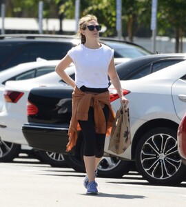 elizabeth-olsen-out-shopping-in-los-angeles-06-28-2023-1.jpg