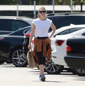 elizabeth-olsen-out-shopping-in-los-angeles-06-28-2023-5.jpg