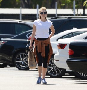 elizabeth-olsen-out-shopping-in-los-angeles-06-28-2023-6.jpg