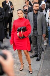 eva-longoria-arrives-at-victoria-beckham-womenswear-spring-summer-2024-show-at-paris-fashion-week-0929-2023-2.jpg