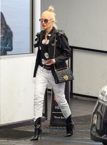 gwen-stefani-out-for-lunch-at-e.-baldi-in-beverly-hills-06-08-2023-3.jpg