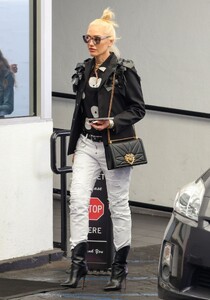 gwen-stefani-out-for-lunch-at-e.-baldi-in-beverly-hills-06-08-2023-4.jpg