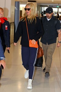 gwyneth-paltrow-arrives-at-sydney-airport-10-28-2023-4.jpg
