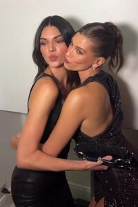 hailey-bieber-and-kendall-jenner-at-voltaire-s-after-party-in-paris-09-28-2023-6.jpg
