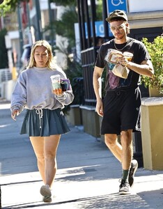 hialry-duff-and-matthew-coma-leaves-western-bagel-in-studio-city-10-15-2023-2.jpg