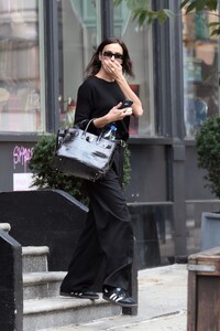 irina-shayk-leaves-a-gym-in-new-york-10-16-2023-3.jpg