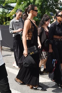 irina-shayk-leaves-michael-kors-ss24-show-at-new-york-fashion-week-09-11-2023-5.jpg