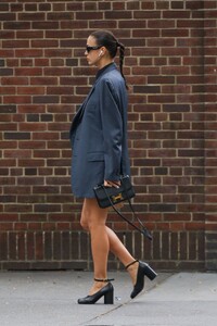 irina-shayk-out-and-about-in-new-york-10-18-2023-4.jpg