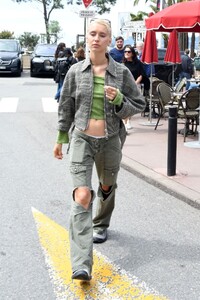 iris-law-leaves-hotel-martinez-in-cannes-05-18-2023-6.jpg