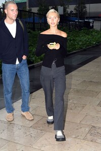 iris-law-out-at-milan-fashion-week-09-21-2023-1.jpg