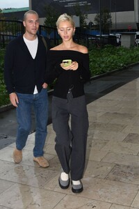 iris-law-out-at-milan-fashion-week-09-21-2023-5.jpg