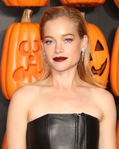 jane-levy-at-halloween-ends-premiere-in-los-angeles-10-11-2022-9.jpg