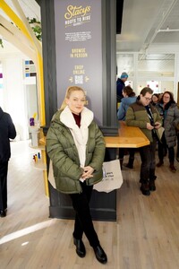 jane-levy-at-stacy-s-roots-to-rise-market-at-sundance-film-festival-01-23-2023-2.jpg