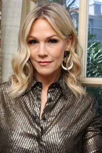 jennie-garth-at-bh90210-press-conference-in-beverly-hills-08-08-2019-8.jpg