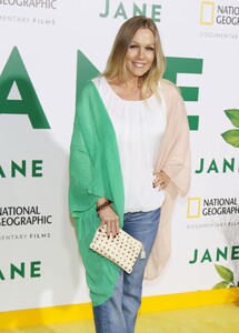 jennie-garth-at-jane-premiere-in-hollywood-10-09-2017-8.jpg