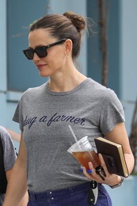 jennifer-garner-arrives-for-an-event-in-santa-monica-09-30-2023-1.jpg