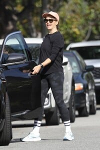 jennifer-garner-leaves-pilates-class-in-santa-monica-10-12-2023-3.jpg