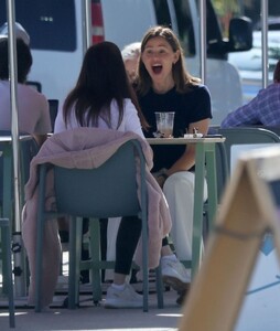 jennifer-garner-out-for-coffee-with-a-friend-in-santa-monica-10-02-2023-4.jpg