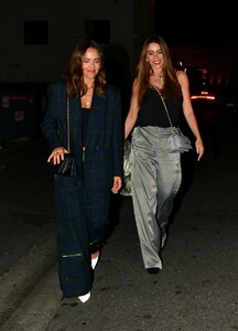 jessica-alba-and-sofia-vergara-out-for-dinner-at-funke-in-beverly-hills-10-27-2023-1.jpg