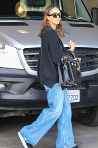 jessica-alba-heading-to-milk-studios-in-west-hollywood-10-30-2023-0.jpg